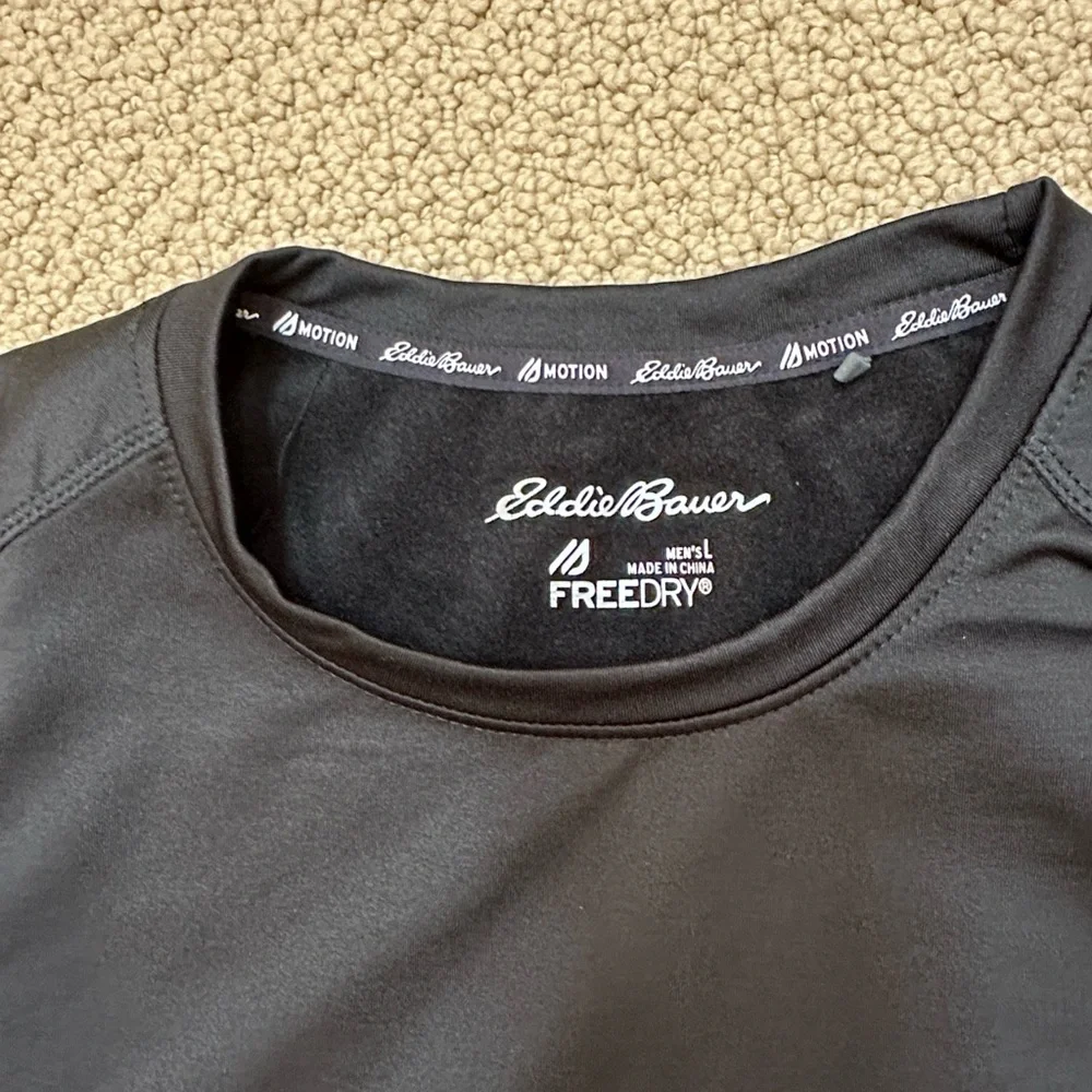 Eddie Bauer Men's Black FREEDRY Athletic Tee - Picture 3 of 9